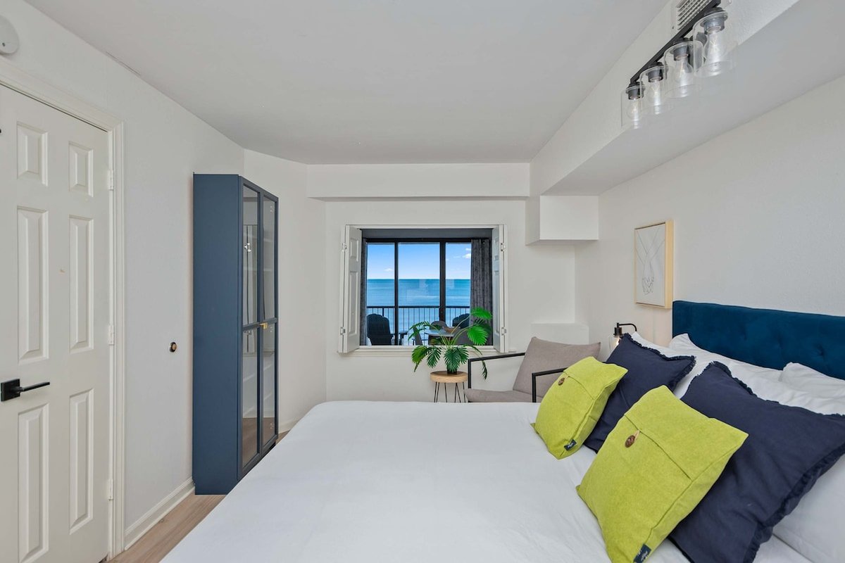 Oceanfront King Suite at Beach Colony - 7th Floor